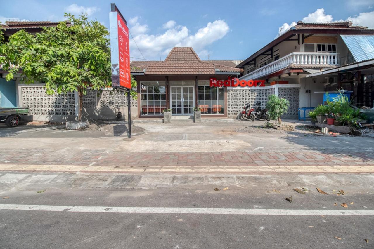 Reddoorz Near Malioboro Tugu Station Jogja 2 Hotel Yogyakarta Bagian luar foto